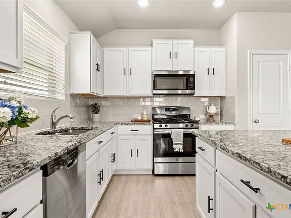 3rd image of 419 Agave Flats Dr