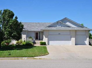 2901 N Parkwood St, Wichita, KS 67220
