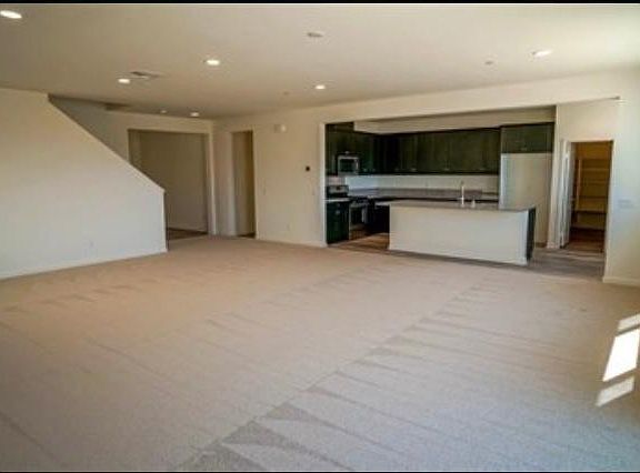 Spacious Livingroom Area