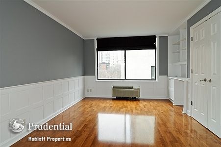 5th image of 1450 N Astor St APT 6A