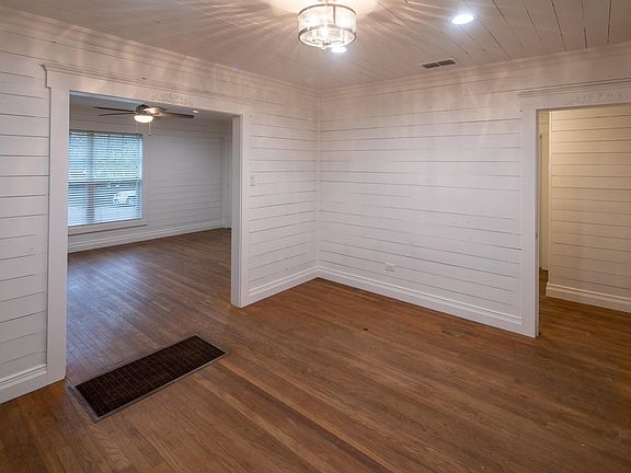5th image of 407 E Houston St