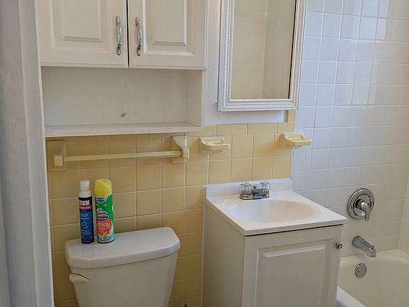 5th image of 10525 118th Ave