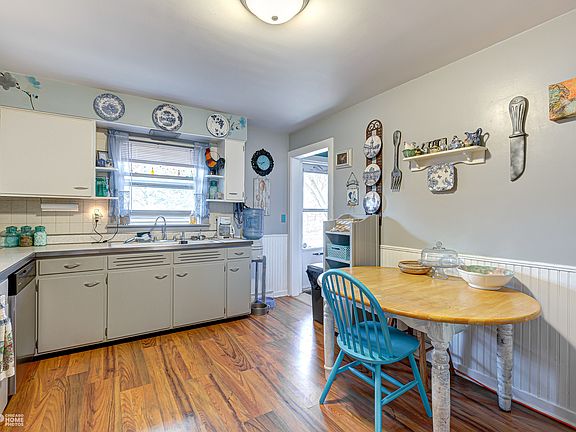 4th image of 46 Hawthorne Ln