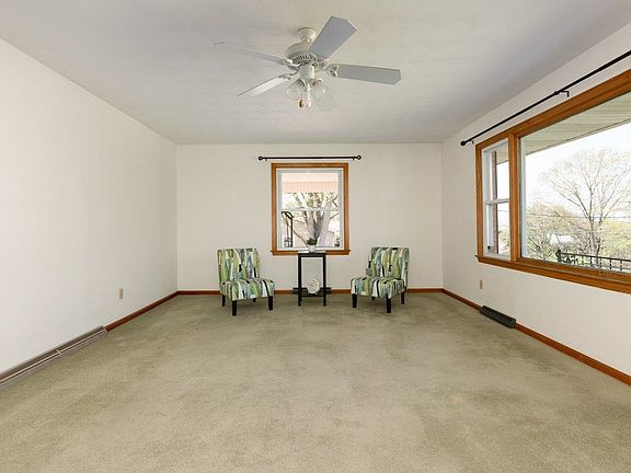 4th image of 947 Greendale Rd