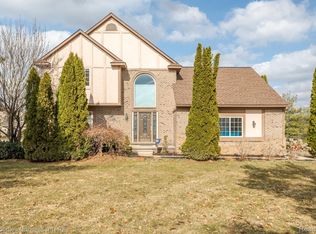 4237 Stison Crest Ct, White Lake, MI