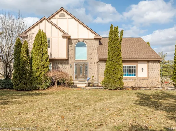 4237 Stison Crest Ct, White Lake, MI 48383