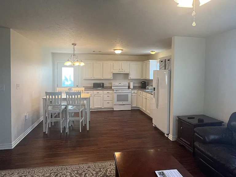 1423 Hamilton St — Photo 5