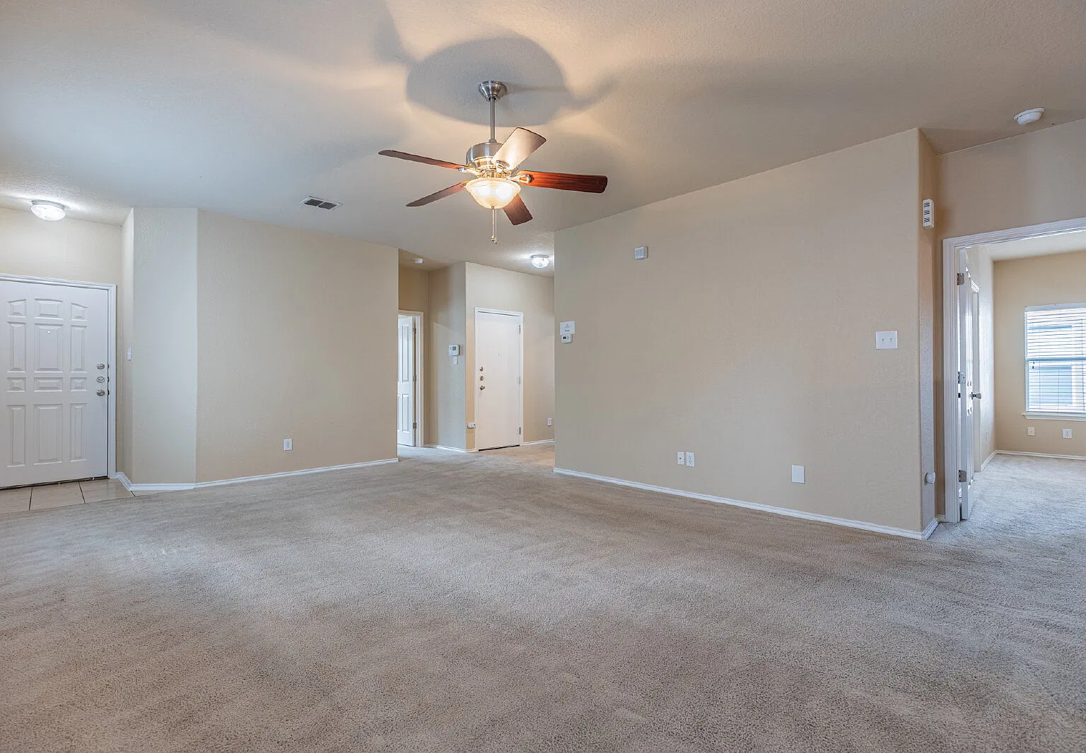 3 bed, 2.0 bath, 1572 sqft, $1,700 — Photo 4