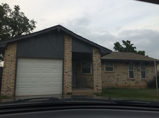 1013 NW 27th St, Moore, OK 73160