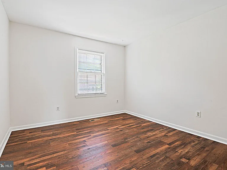 2885 Kelly Sq — Photo 13