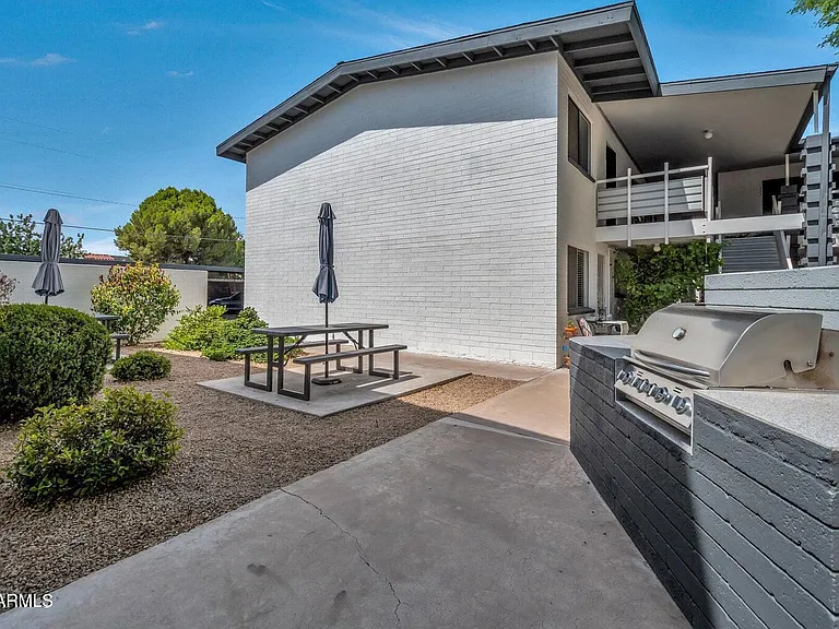 721 E Montebello Ave #110 — Photo 3