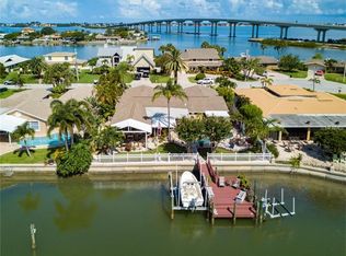 105 Poinciana Ln, Largo, FL 33770