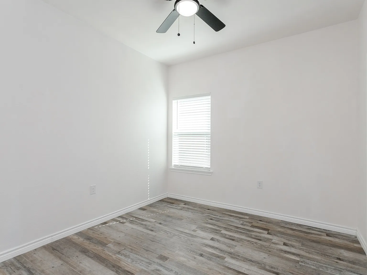 3 bed, 1140 sqft, $1,995 — Photo 4