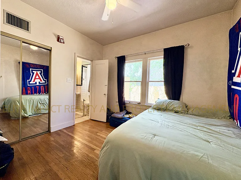 2216 E 6th St #1 — Photo 15