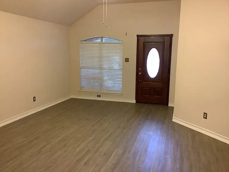 Creekpoint Dr — Photo 9