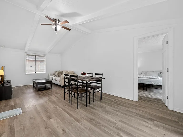 2314 W South St — Photo 17