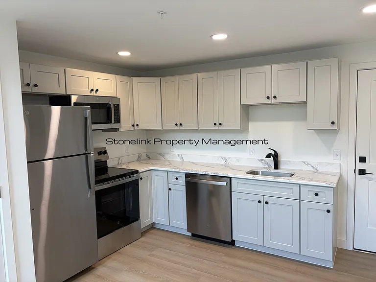 265 Manton Ave — Photo 2