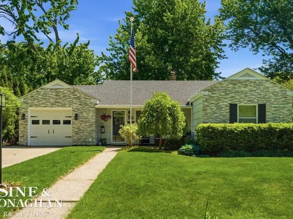 1413 Minnesota Ave, Marysville, MI 48040