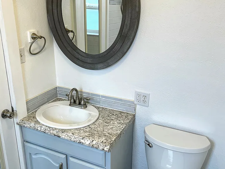 323 N Spruce St — Photo 6