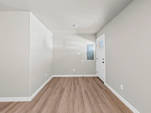 107 Thomas St #B, Rogers, TX 76569