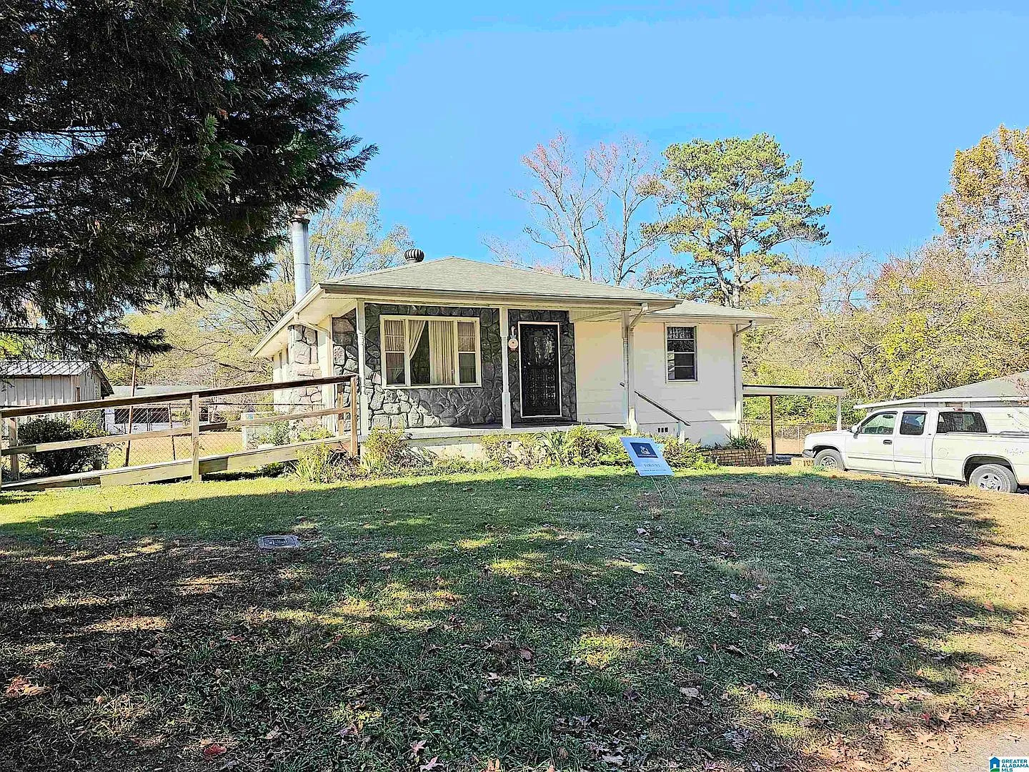 Charming 3BR/1BA Cottage with Spacious Yard — Photo 1