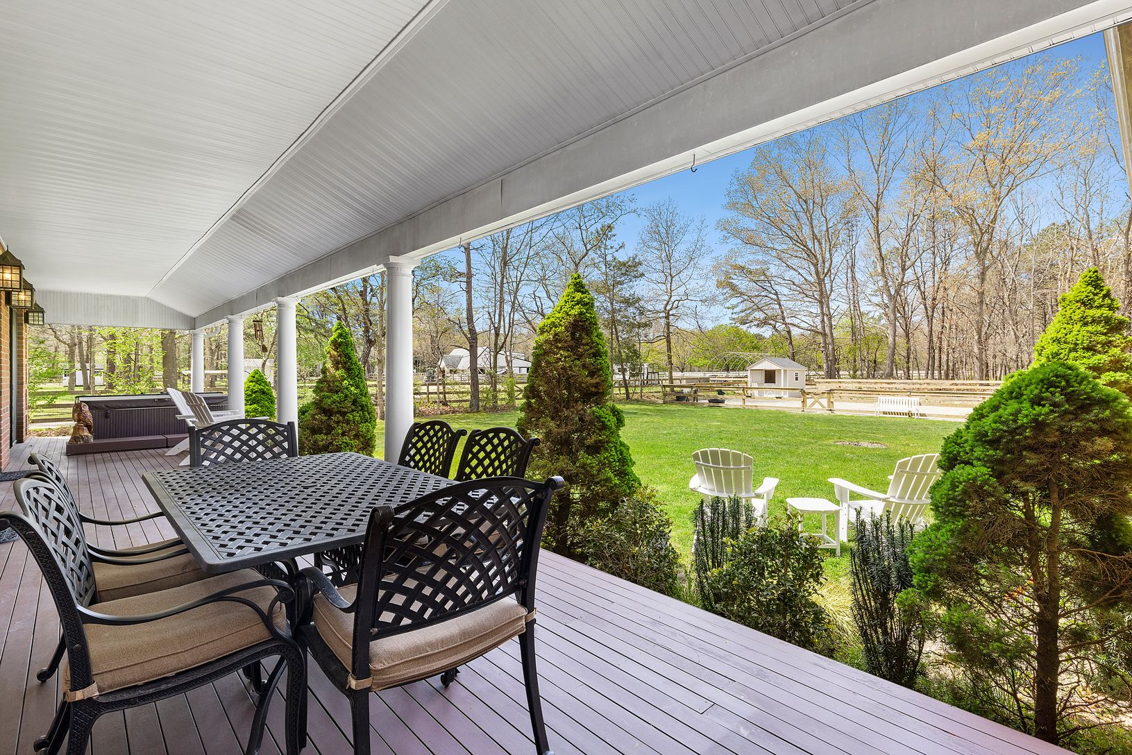  Large covered deck. ( All mahogany. )