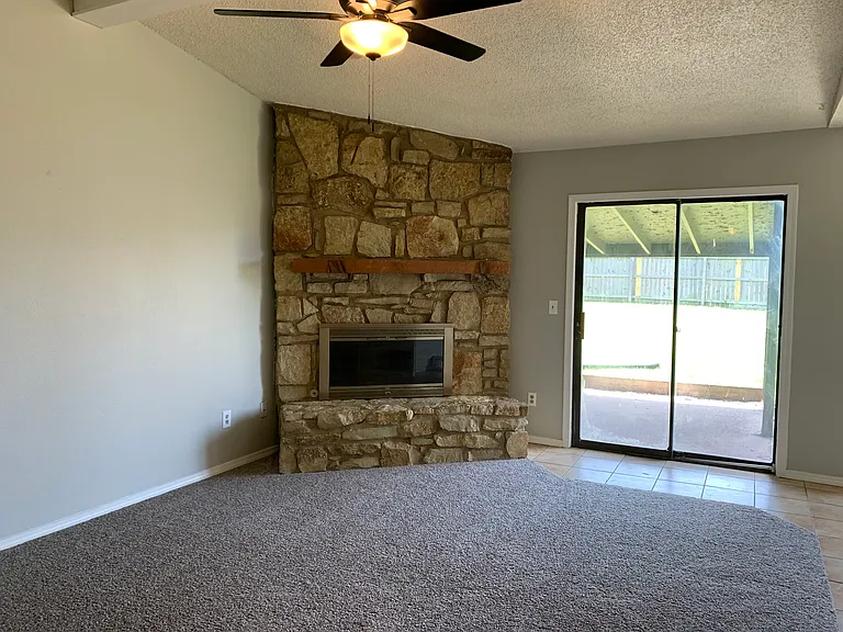 1501 W Montgomery St — Photo 4
