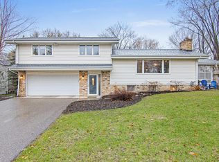 574 Smithtown Ct, Excelsior, MN 55331