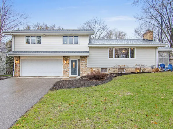 574 Smithtown Ct, Excelsior, MN 55331