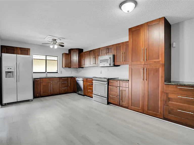 15217 W Pond Woods Dr — Photo 9