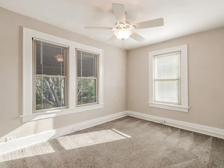 526 S Drexel Ave — Photo 8