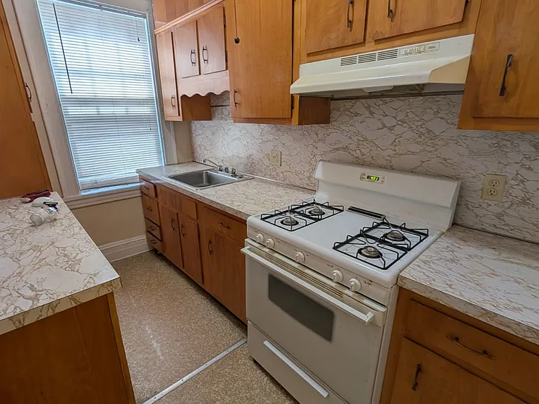 305 Main St #1 — Photo 4