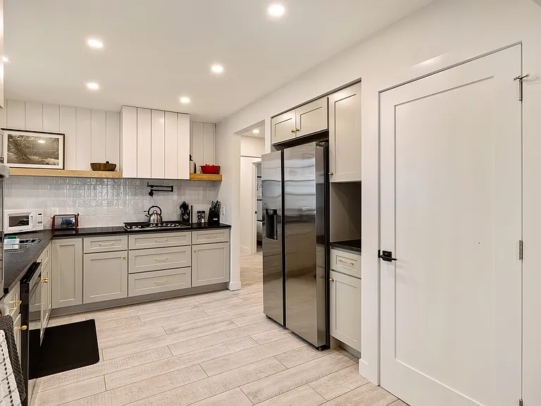 665 E Ridge Rd — Photo 13
