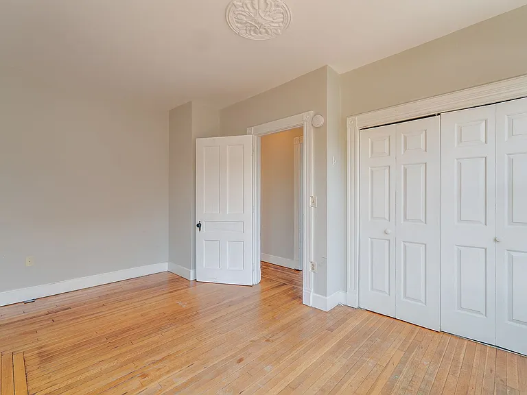 94 Howe St — Photo 13