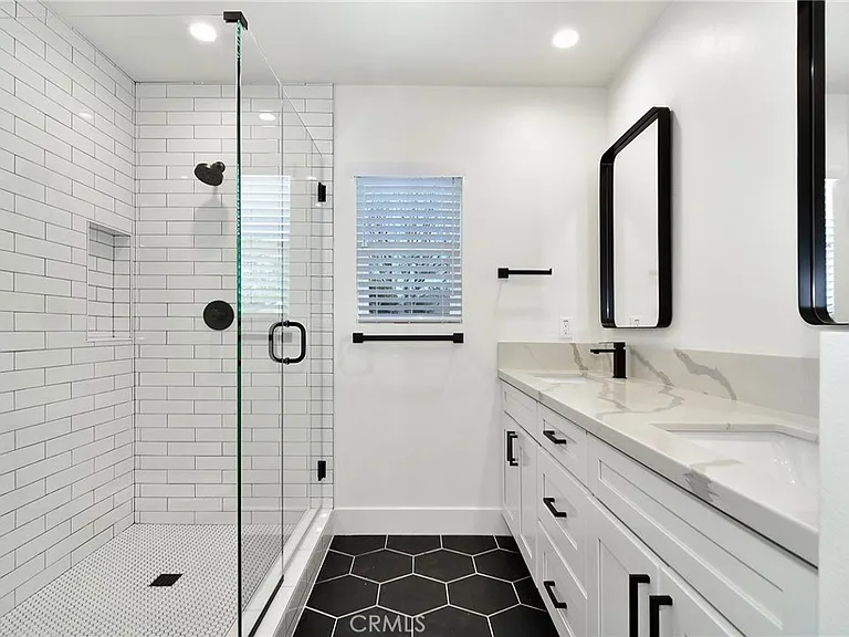 6363 Darby Ave — Photo 9