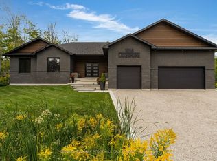 1016 Lakeshore Rd E, Oro Medonte, ON L0L 1T0