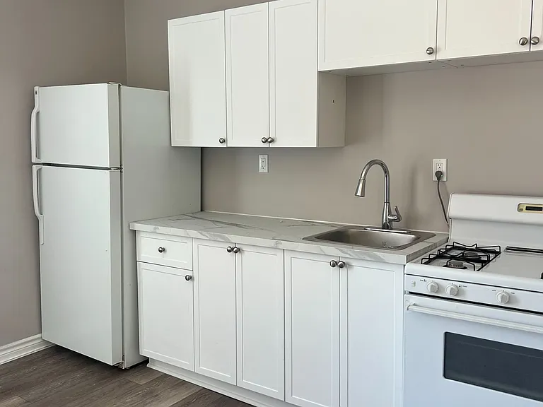 730 Simcoe St S #5 — Photo 7