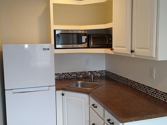 5th image of 601 W 11th Ave #32