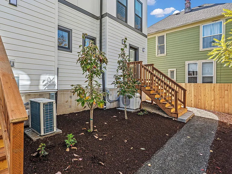 2175 SE Stark St — Photo 13