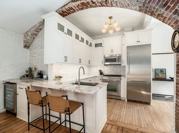 54 Kent St #A, Newburyport, MA 01950