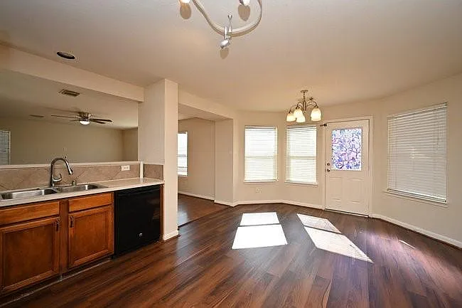 9403 Coatsworth Dr — Photo 26