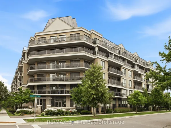 111 Civic Square Gate #112, Aurora, ON L4G 0S6