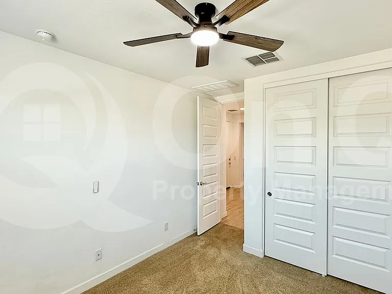16416 W Saguaro Park Ln — Photo 10