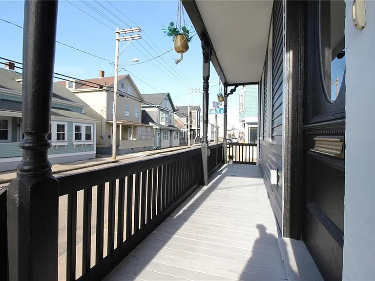 668 Thames St #2 — Photo 5
