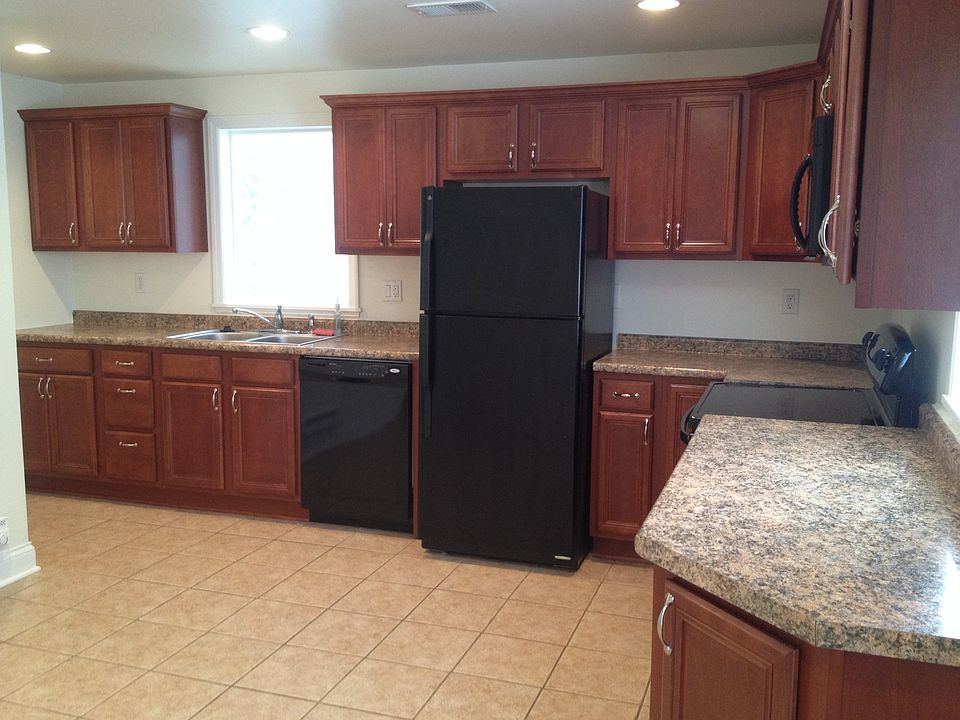 Eat-in kitchen