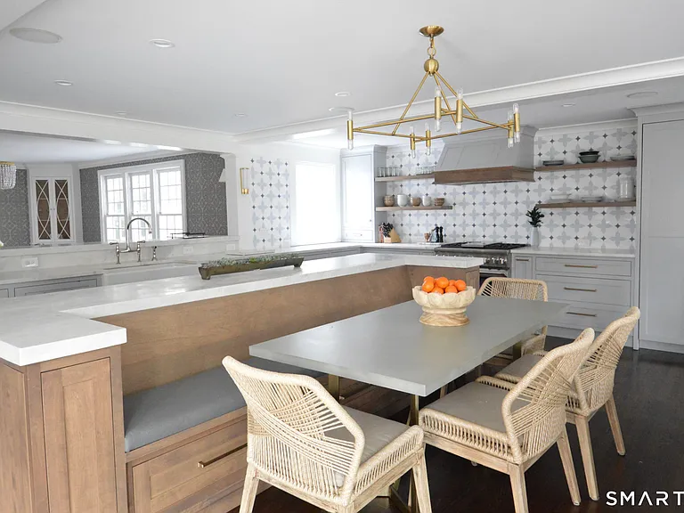 142 Brookside Rd — Photo 3