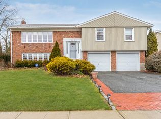252 Ellen Pl, Jericho, NY