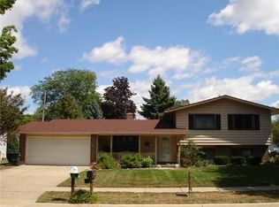 1944 Pinecrest Dr, East Lansing, MI 48823