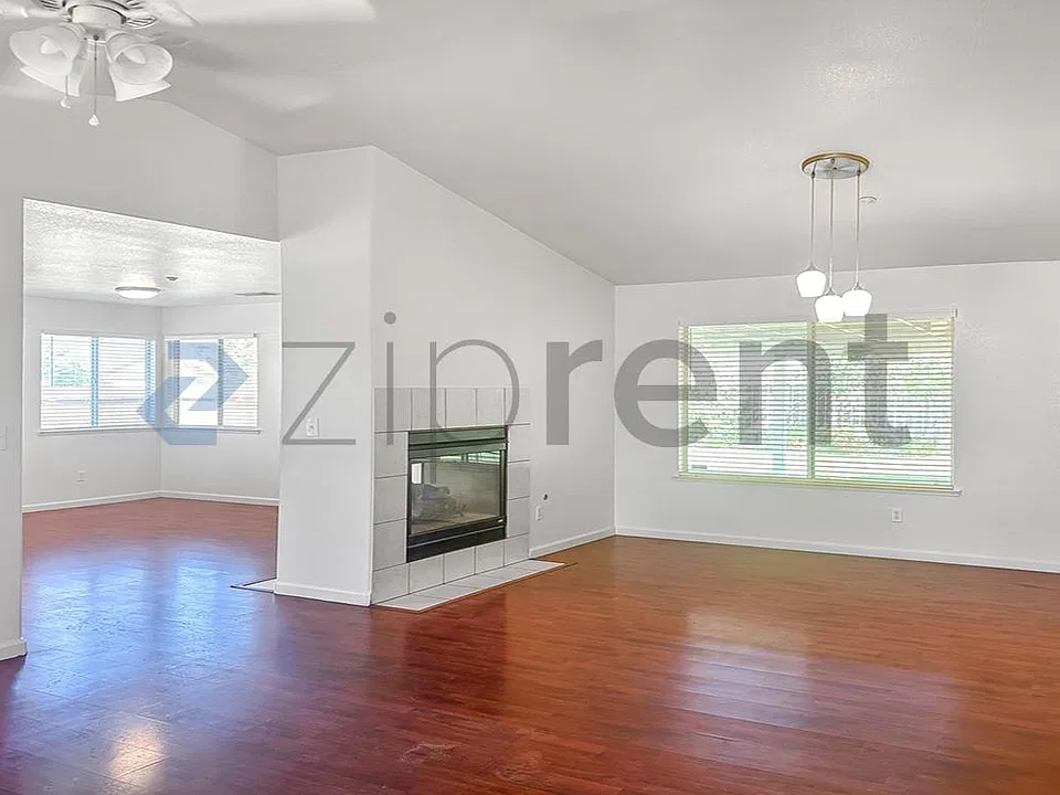 6288 W San Jose Ave