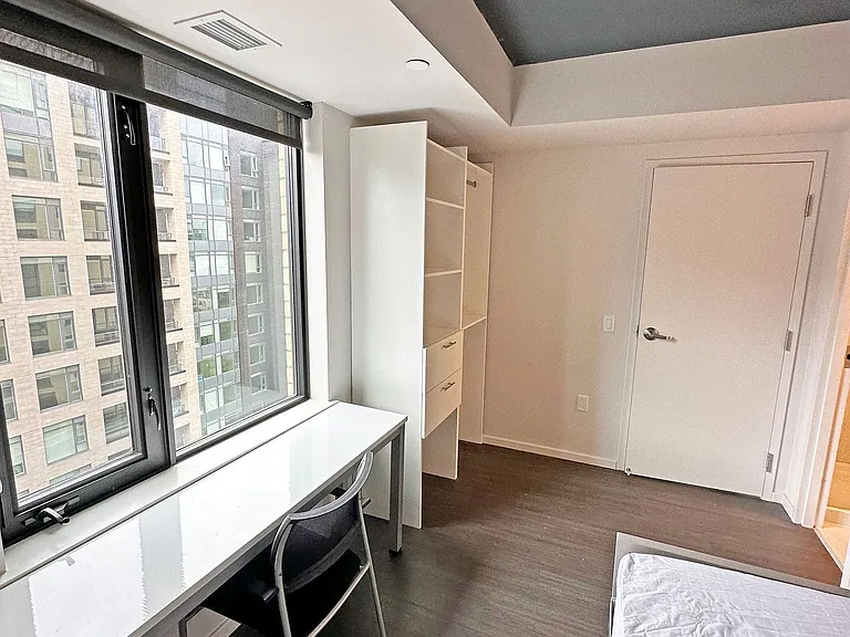 105 Champagne Ave S #1517 — Photo 13